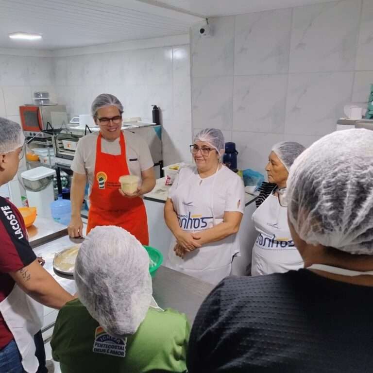 Curso de pizzaiolo da Escola de Gastronomia Social forma nova turma no Instituto Pensando Bem