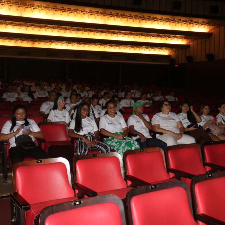 Estudantes da Escola de Gastronomia Social realizam tour cultural no Cineteatro São Luiz