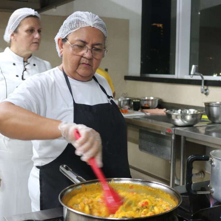 Gastronomia Social nas Comunidades: EGSIDB leva cursos gratuitos a diferentes bairros de Fortaleza